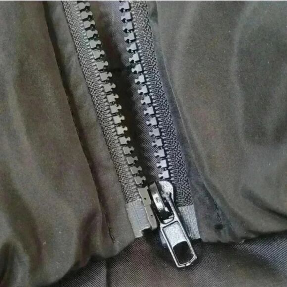 Black Puffer Vest - Picture 11 of 12